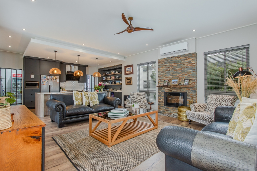 4 Bedroom Property for Sale in Lemoenkloof Western Cape